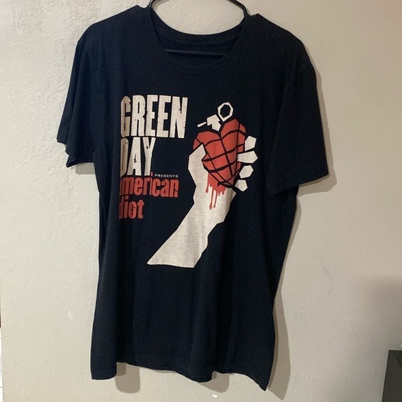 Other - Green Day presents American Idiot men’s tshirt size large